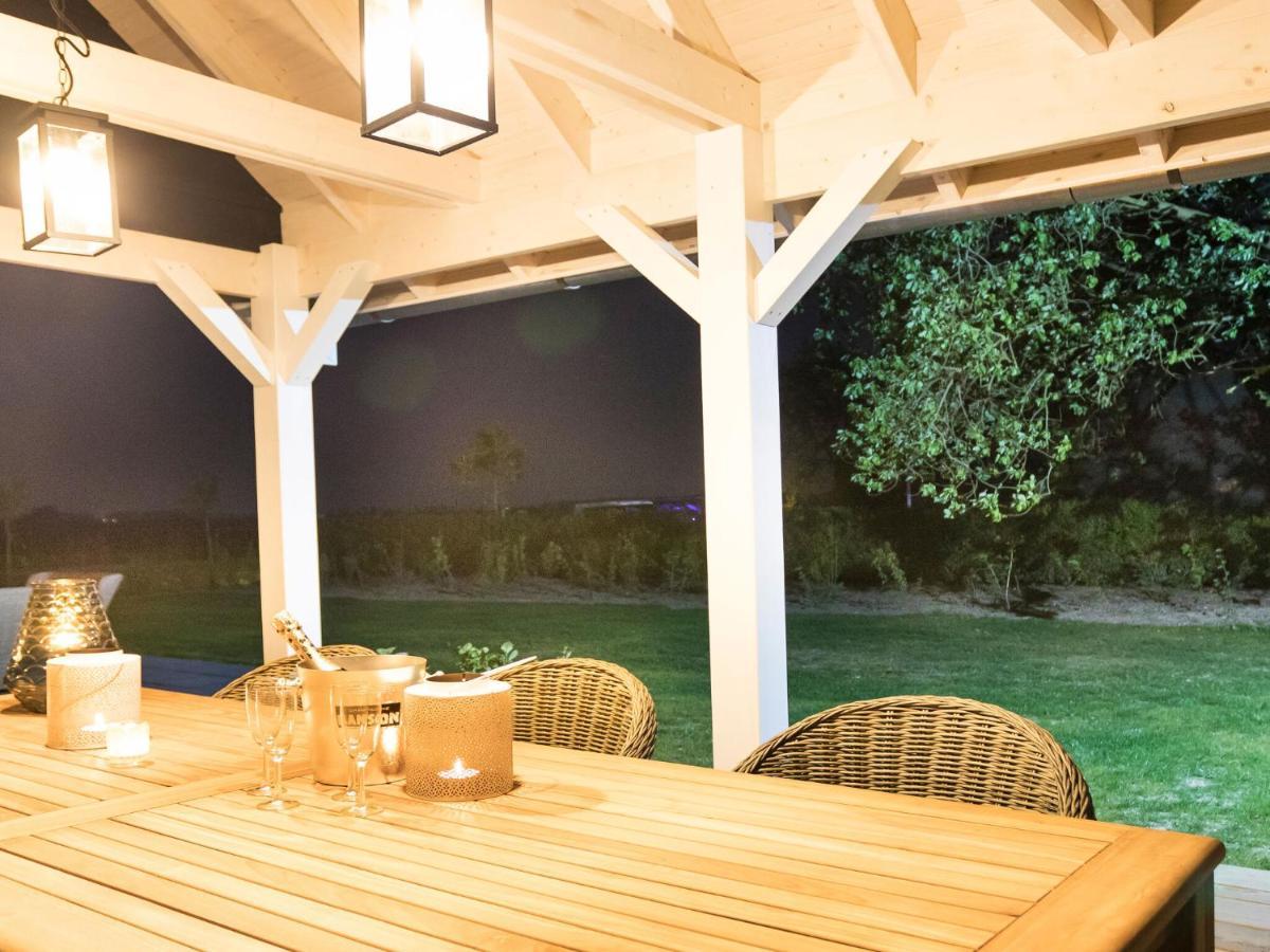 Rustic Holiday Home In Wissenkerke With Garden Екстериор снимка